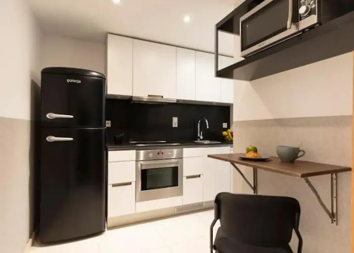 Canela Homes Urquinaona 公寓